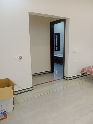 Room in 3 BHK Builder Floor at Sector 18 – for Rent
