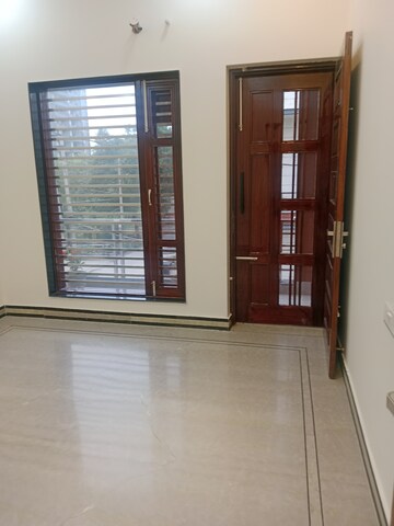 Room in 3 BHK Builder Floor at Sector 18 – for Rent