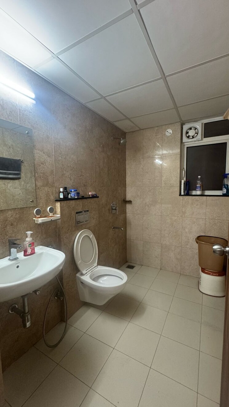 Bathroom, raheja-vedaanta 3.5 Bedroom 2660 Sq.Ft. Apartment In Sector 108 Gurgaon 8584248