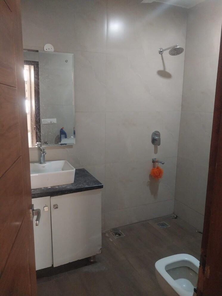 Bathroom, sector 12 dwarka 3 Bedroom 1600 Sq.Ft. Apartment In Sector 12 Dwarka Delhi 8584255