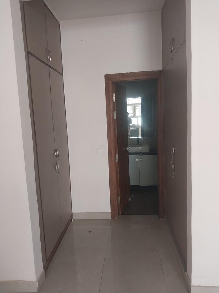 Room, sector 12 dwarka 3 Bedroom 1600 Sq.Ft. Apartment In Sector 12 Dwarka Delhi 8584255