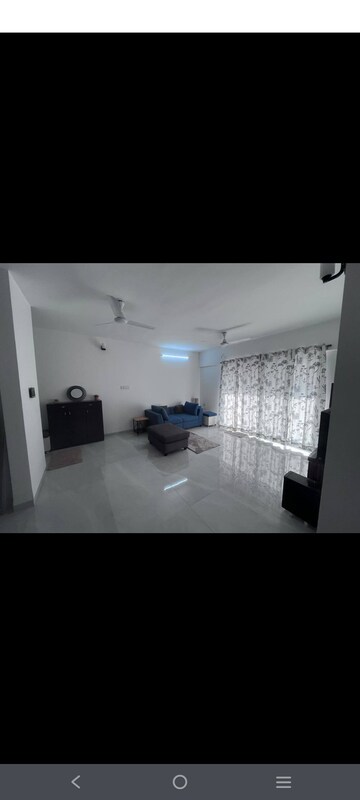 Room in 3 BHK Apartment at Oxy Beaumonde, Viman Nagar – for Rent