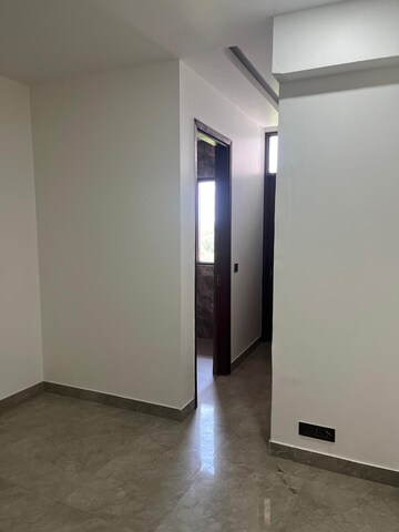 Building Lobby in 4 BHK Villa at DLF Garden Villas, Sector 43 – for Rent