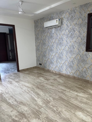 Room in 4 BHK Villa at DLF Garden Villas, Sector 43 – for Rent