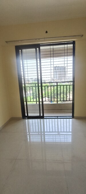 Room in 1 BHK Apartment at Krishna Complex Kalyan, Kalyan West – for Sale