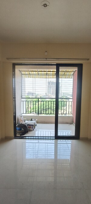 Room in 1 BHK Apartment at Krishna Complex Kalyan, Kalyan West – for Sale