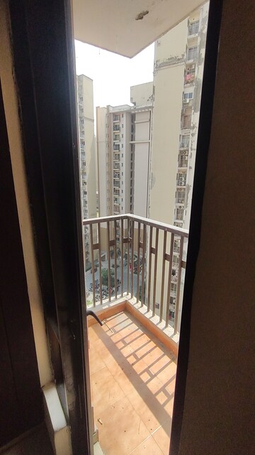 Furnished Amenities in 2.5 BHK Apartment at Logix Blossom County, Sector 137 – for Rent
