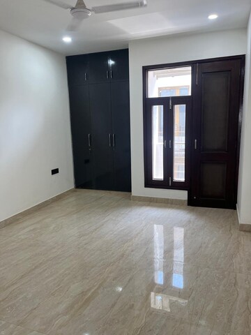 Room in 4 BHK Villa at DLF Garden Villas, Sector 43 – for Rent