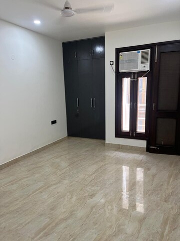 Room in 4 BHK Villa at DLF Garden Villas, Sector 43 – for Rent