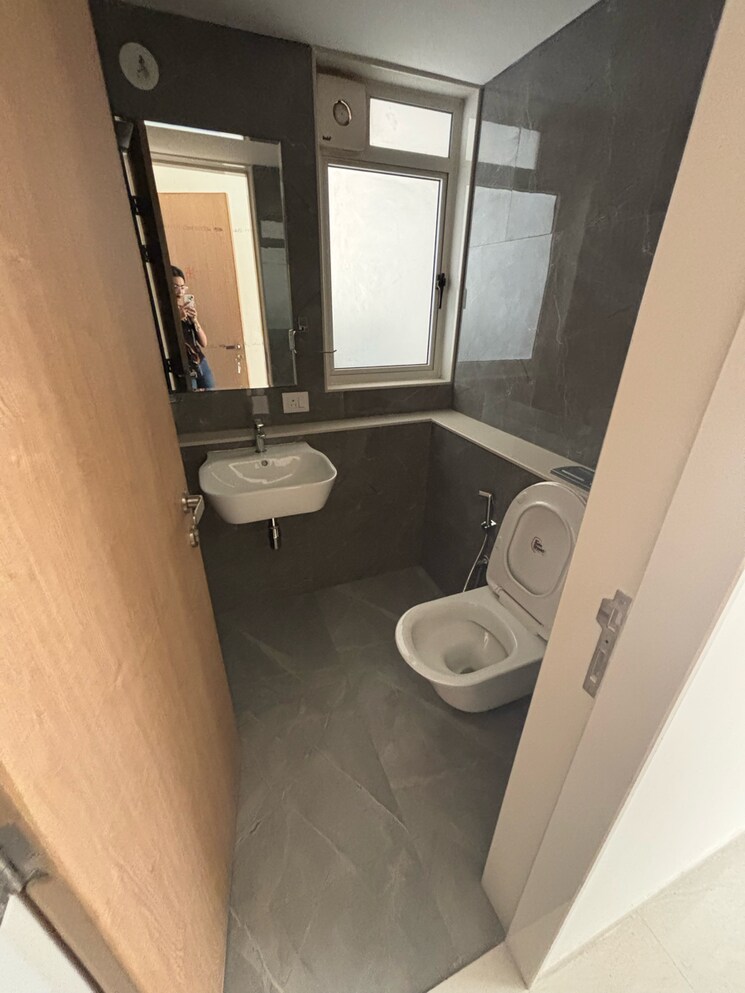 Bathroom, lodha-bella-vita 3 Bedroom 1005 Sq.Ft. Apartment In Mohammadwadi Pune 8584367