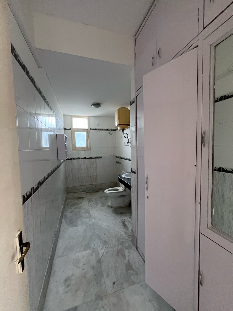 Bathroom, tarika-cghs 4 Bedroom 2200 Sq.Ft. Apartment In Sector 43 Gurgaon 8584379