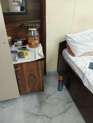 Furnished Amenities in 1 BHK Builder Floor at Hari Nagar Ashram – for Rent