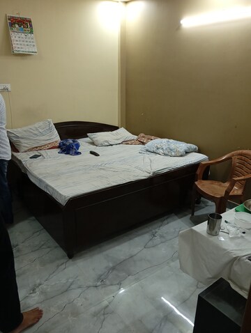 Room in 1 BHK Builder Floor at Hari Nagar Ashram – for Rent