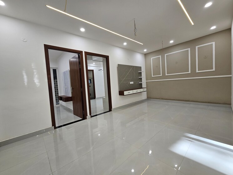 Room, pir machalla 3 Bedroom 128 Sq.Yd. Apartment In Pir Machalla Zirakpur 8584442