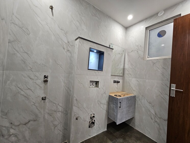 Bathroom, pir machalla 3 Bedroom 128 Sq.Yd. Apartment In Pir Machalla Zirakpur 8584442