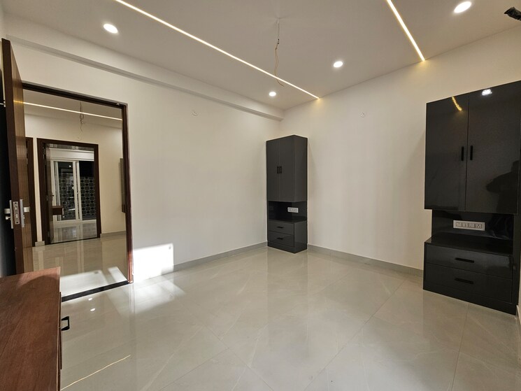 Room, pir machalla 3 Bedroom 128 Sq.Yd. Apartment In Pir Machalla Zirakpur 8584442