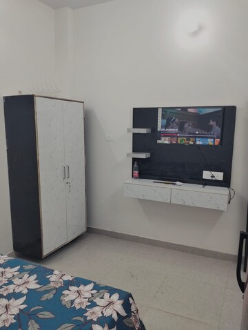 Furnished Amenities in 1.5 BHK Builder Floor at New Ashok Nagar – for Rent