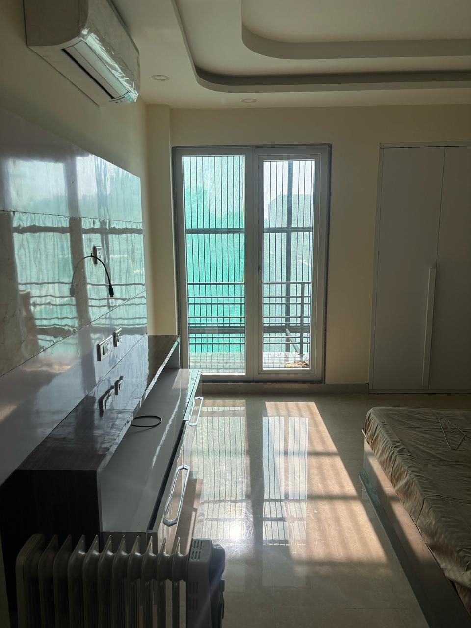 3 BHK + Servant Room Builder Floor For Rent in Dlf PhasE-ii