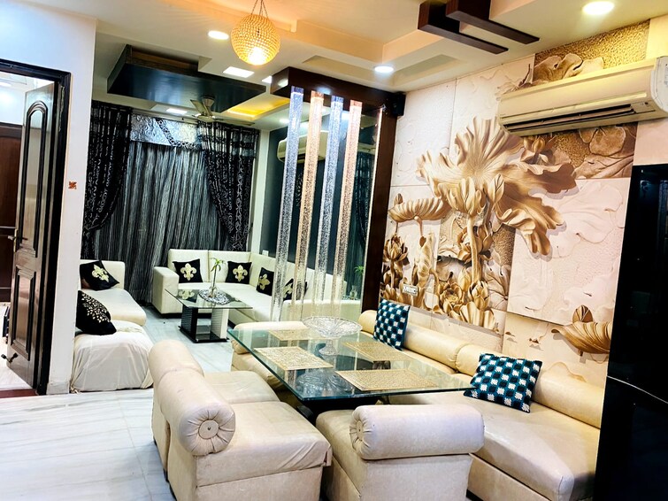 Living Room, kirti nagar 5 Bedroom 500 Sq.Yd. Builder Floor In Kirti Nagar Delhi 8584530