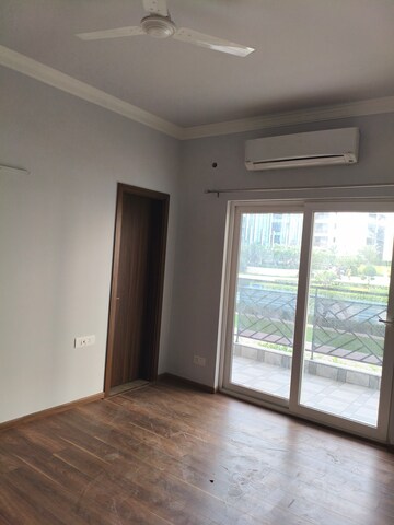 Room in 3 BHK Apartment at Central Park Flower Valley Aqua Front Towers, Sohna Sector 33 – for Rent