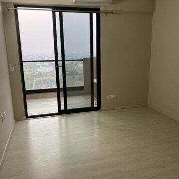 2 BHK Apartment For Rent in M3M Skywalk, Southern Peripheral Road