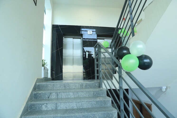 undefined, sector 63 Commercial Office Space in IT/SEZ 3000 Sq.Ft. In Sector 63 Noida 8584588