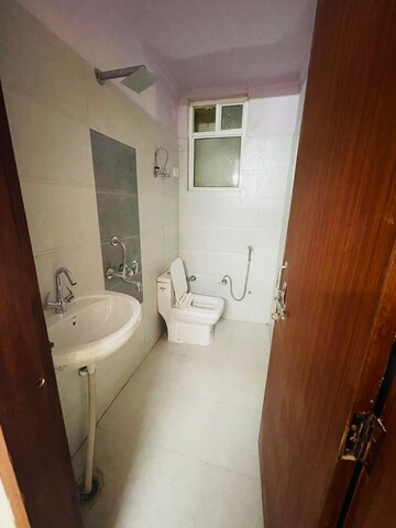 Bathroom in 2.5 BHK Builder Floor at Mayur Vihar Phase 1 – for Rent