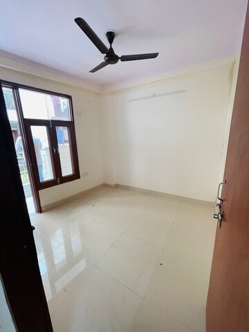 Room in 2.5 BHK Builder Floor at Mayur Vihar Phase 1 – for Rent