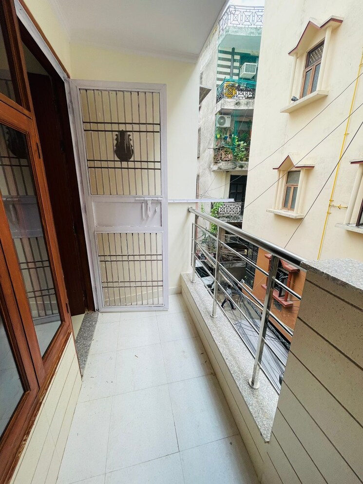 Balcony, mayur vihar phase 1 2.5 Bedroom 600 Sq.Ft. Builder Floor In Mayur Vihar Phase 1 Delhi 8584608