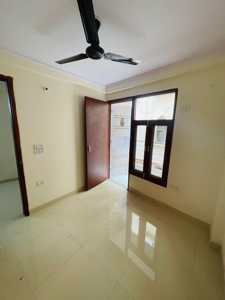 Room, mayur vihar phase 1 2.5 Bedroom 600 Sq.Ft. Builder Floor In Mayur Vihar Phase 1 Delhi 8584608