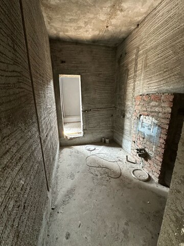 Bathroom in 4 BHK Apartment at Eisha Synergy, Salisbury Park – for Sale