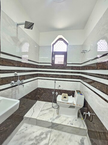 Master Bedroom in 2 BHK Independent House at Ansal Plaza Sector-23, Sector 23 – for Rent