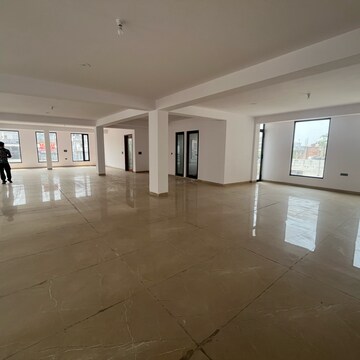  Showroom For Rent in Chattarpur