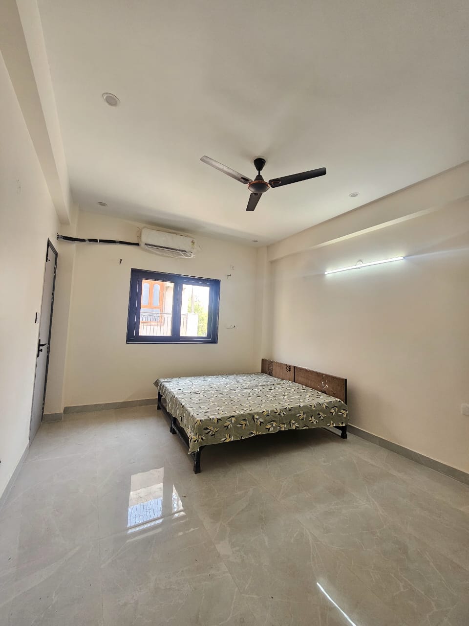 2 BHK + Pooja Room Builder Floor For Rent in Unitech Infospace