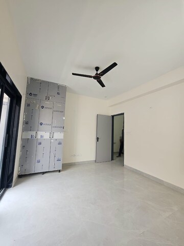 Room in 2 BHK Builder Floor at Unitech Infospace, Sector 21 – for Rent