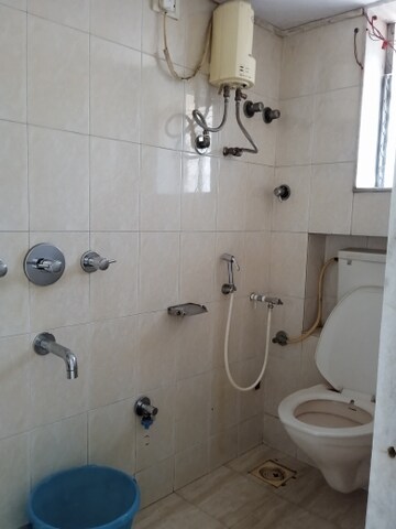 Bathroom in 1 BHK Apartment at Andheri West – for Rent