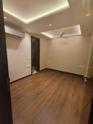 Room in 3 BHK Builder Floor at Panchsheel Enclave – for Sale