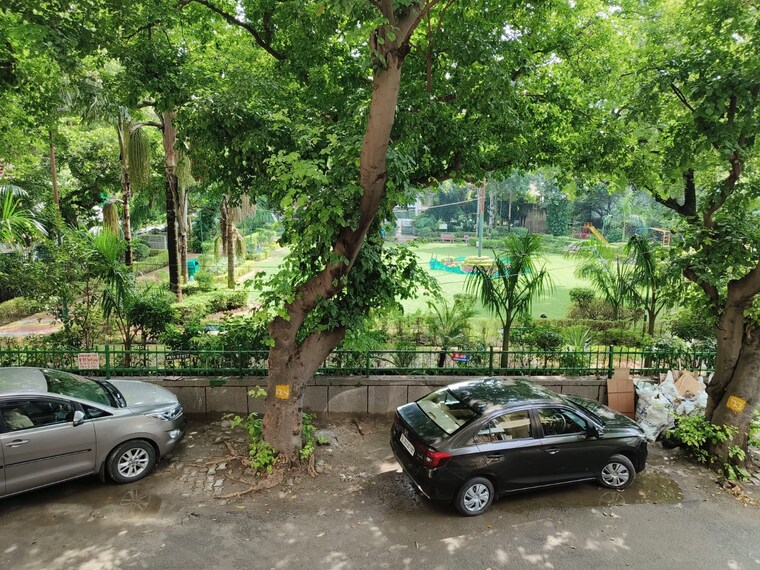  Parking, panchsheel enclave 3 Bedroom 1350 Sq.Ft. Builder Floor In Panchsheel Enclave Delhi 8584660
