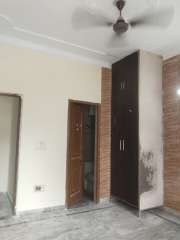 Room in 2 BHK Independent House at Ansal Plaza Sector-23, Sector 23 – for Rent