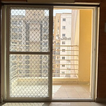 Room in 2 BHK Apartment at Paras Tierea, Sector 137 – for Sale