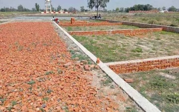 Plot For Sale in Sector 17b Yamuna Expressway
