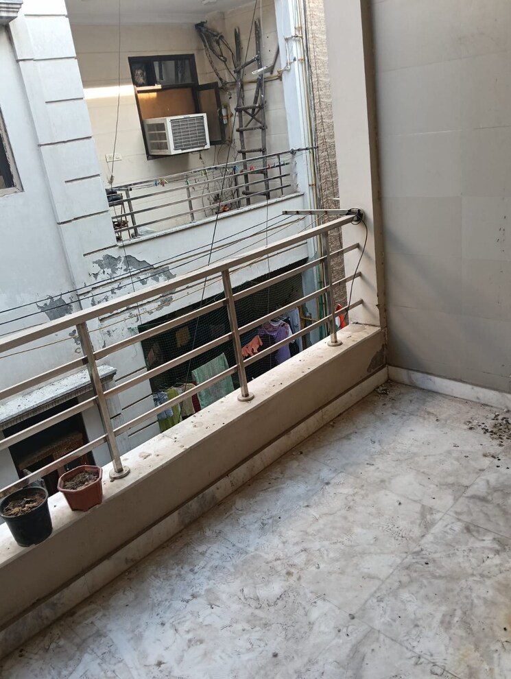Balcony, burari 2 Bedroom 65 Sq.Yd. Builder Floor In Burari Delhi 8584760