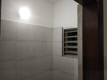 Bathroom in 3 BHK Apartment at Ardee City Palm Grove Heights, Sector 52 – for Rent