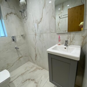 Bathroom in 2.5 BHK Apartment at Cozy Home, Pali Hill – for Sale