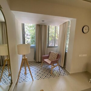 Bedroom in 2.5 BHK Apartment at Cozy Home, Pali Hill – for Sale