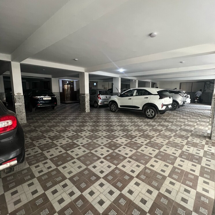  Parking, chattarpur 3 Bedroom 130 Sq.Yd. Builder Floor In Chattarpur Delhi 8584845