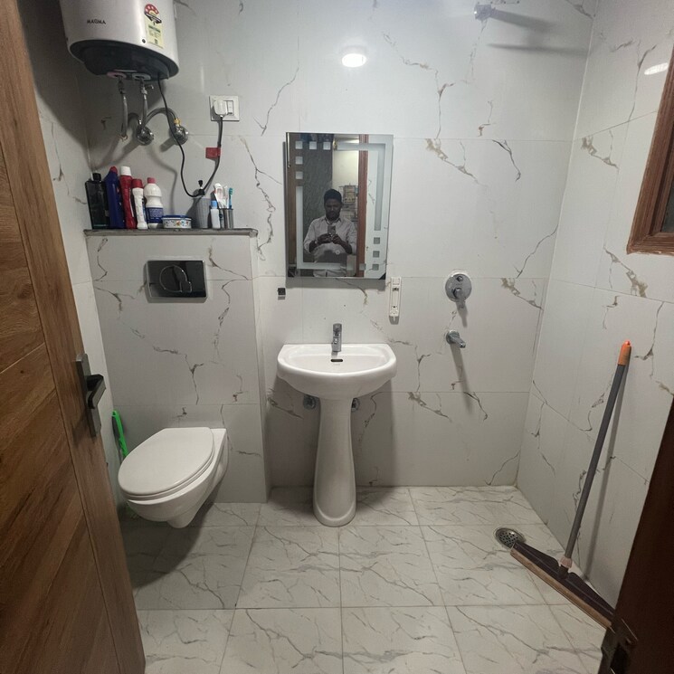 Team Area, chattarpur 3 Bedroom 130 Sq.Yd. Builder Floor In Chattarpur Delhi 8584845