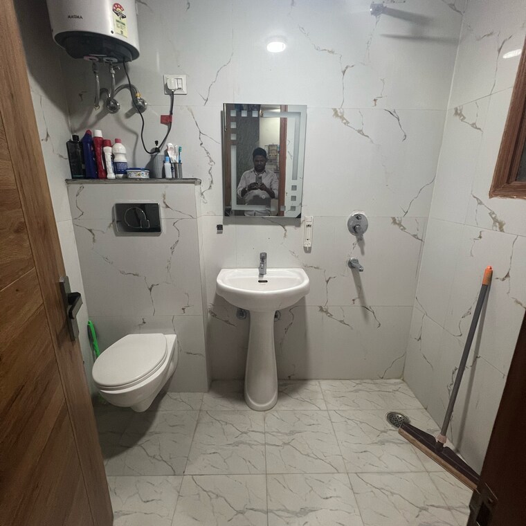 Team Area, chattarpur 3 Bedroom 130 Sq.Yd. Builder Floor In Chattarpur Delhi 8584845