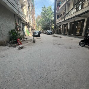 Parking in 3 BHK Builder Floor at Chattarpur – for Sale