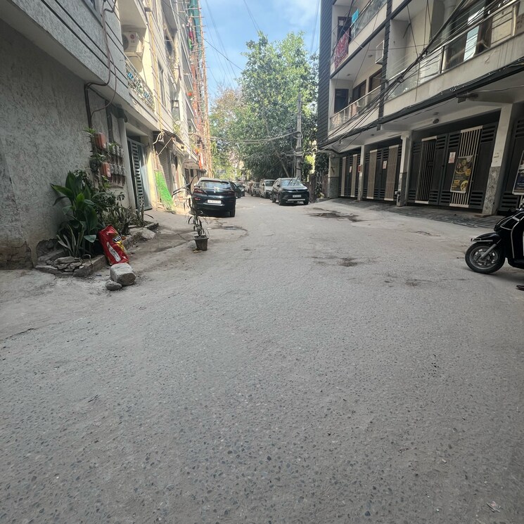  Parking, chattarpur 3 Bedroom 130 Sq.Yd. Builder Floor In Chattarpur Delhi 8584845